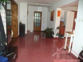vand-casa-zona-piata-cibin