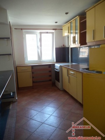 inchiriez-apartament-3-camere-zona-balea-1