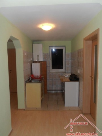 inchiriez-apartament-3-camere-la-vila-zona-terezian-2