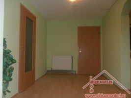 inchiriez-apartament-3-camere-la-vila-zona-terezian-3