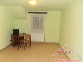 inchiriez-apartament-3-camere-la-vila-zona-terezian-5