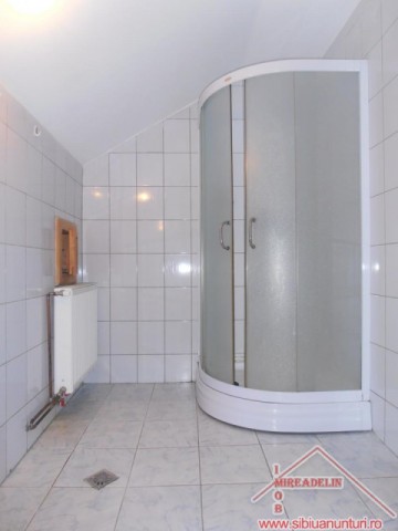 inchiriez-apartament-3-camere-la-vila-zona-terezian-6