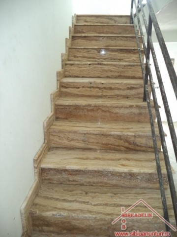 vand-casa-la-pret-de-apartament-zona-calea-cisnadiei-6