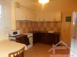 inchiriez-apartament-4-camere-la-casa-central
