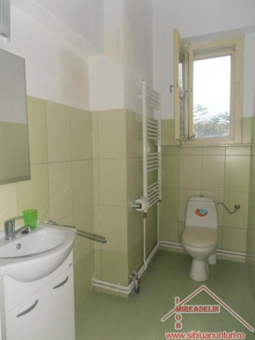inchiriez-apartament-4-camere-la-casa-central-9