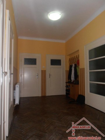 inchiriez-apartament-4-camere-la-casa-central-7