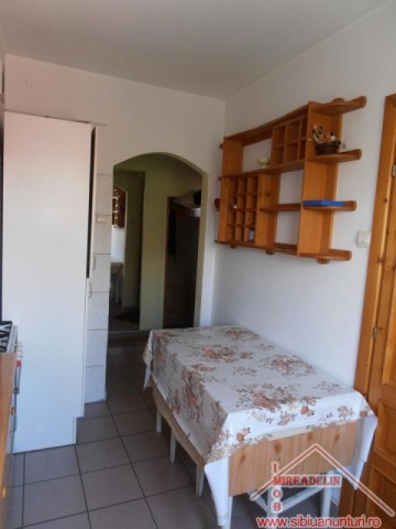 inchiriez-apartament-3-camere-zona-rahovei-1
