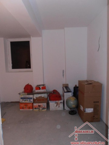 urgent-vand-garsoniera-piata-cibin-3