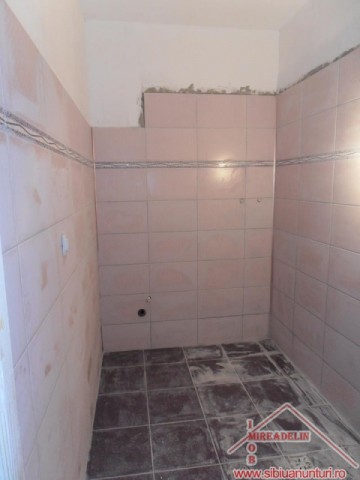 urgent-vand-garsoniera-piata-cibin-4