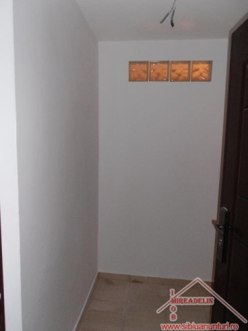 urgent-vand-garsoniera-piata-cibin-5