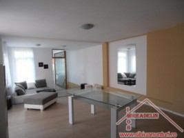 urgent-vand-apartament-3-camere-la-casa-central-1