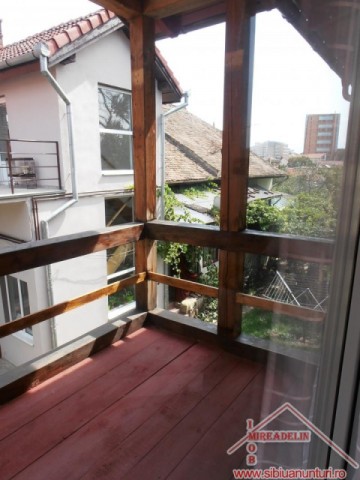 urgent-vand-apartament-3-camere-la-casa-central-2