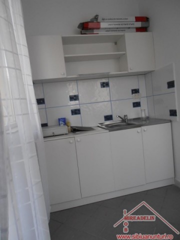 urgent-vand-apartament-3-camere-la-casa-central-4