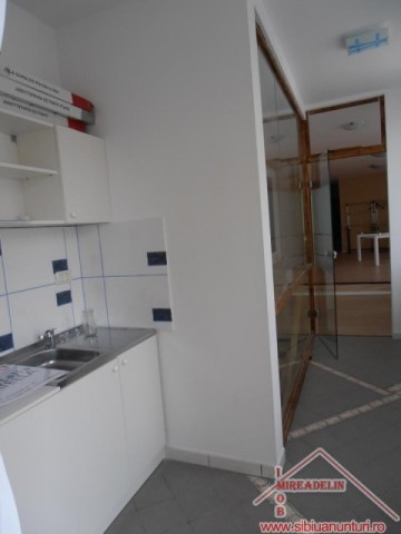 urgent-vand-apartament-3-camere-la-casa-central-6