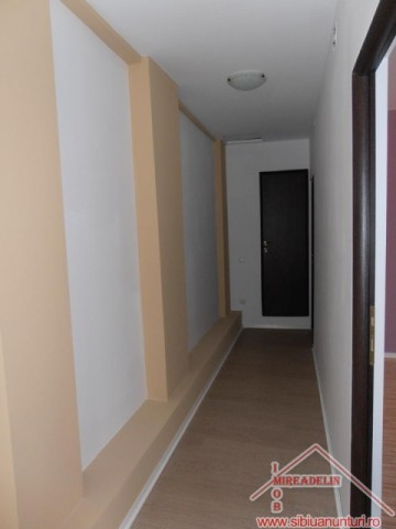 urgent-vand-apartament-3-camere-la-casa-central-7
