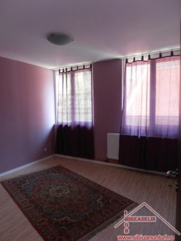 urgent-vand-apartament-3-camere-la-casa-central-9