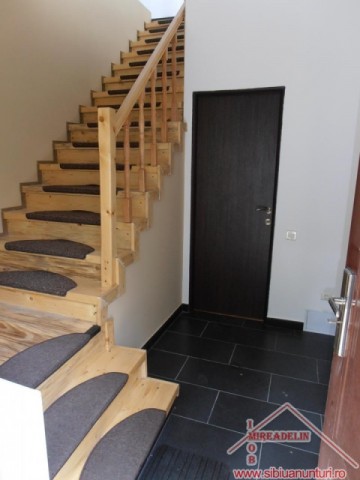 urgent-vand-apartament-3-camere-la-casa-central-13