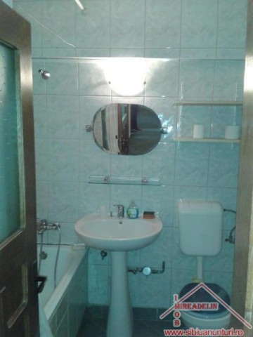 inchiriez-apartament-3-camere-zona-ultracentrala-2