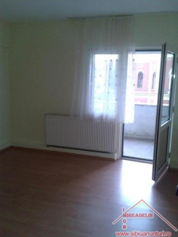 inchiriez-apartament-3-camere-zona-ultracentrala-3