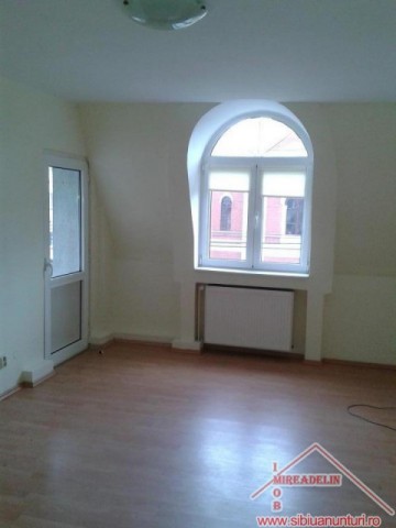 inchiriez-apartament-3-camere-zona-ultracentrala-5