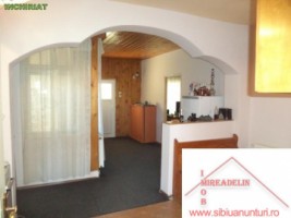 inchiriez-apartament-4camere-la-casa-zona-centrala
