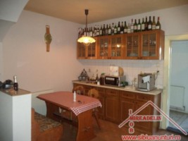 inchiriez-apartament-4camere-la-casa-zona-centrala-1