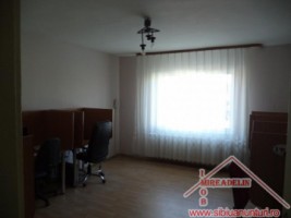 inchiriez-apartament-4camere-la-casa-zona-centrala-3