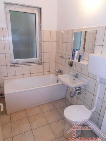 inchiriez-apartament-3-camere-central-zona-strazii-dealului-4