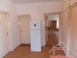inchiriez-apartament-3-camere-central-zona-strazii-dealului-6