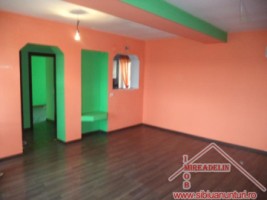 inchiriez-apartament-3-camere-zona-strand-1