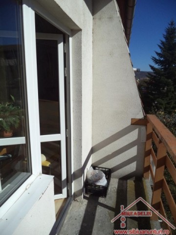 vand-apartament-3-camere-la-mansardavasile-milea-7
