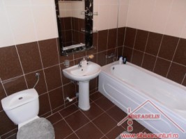inchiriez-apartament-3-camere-105-mp-valea-aurie-5