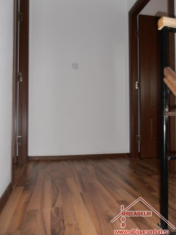 inchiriez-apartament-3-camere-105-mp-valea-aurie-11