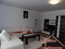 inchiriez-apartament-3-camere-85-mp-valea-aurie-1