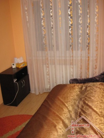 inchiriez-apartament-3-camere-zona-ultracentrala-5