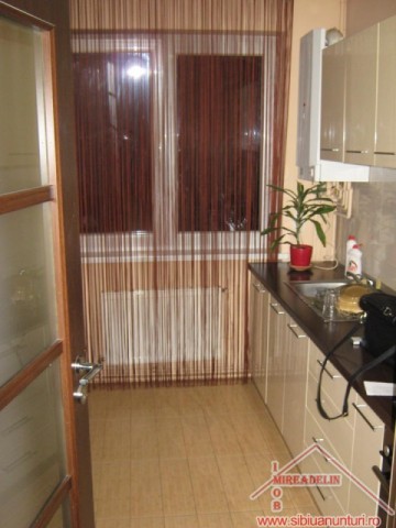 inchiriez-apartament-3-camere-zona-ultracentrala-7