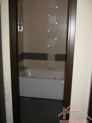 inchiriez-apartament-3-camere-zona-ultracentrala-10