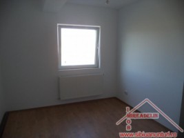 vand-apartament-3-camere-calea-cisnadiei-3