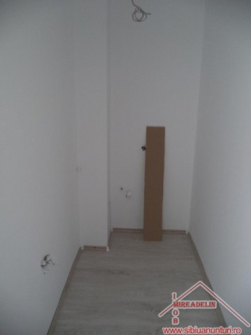 vand-apartament-3-camere-calea-cisnadiei-5
