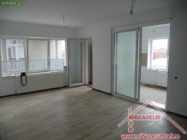 vand-apartament-3-camere-selimbar