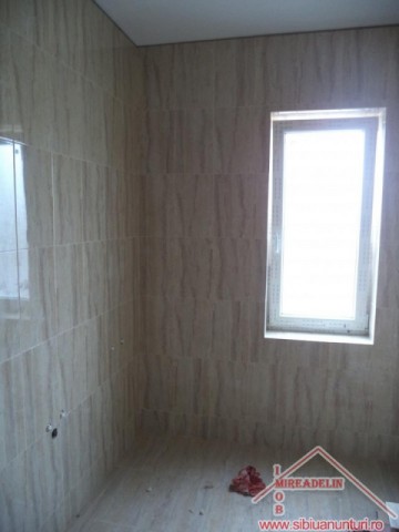 vand-apartament-3-camere-selimbar-6