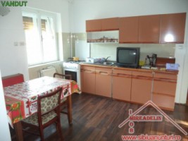 vand-apartament-la-casa-3-camere-zona-parcul-sub-arini