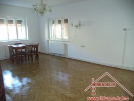 vand-apartament-la-casa-3-camere-zona-parcul-sub-arini-4