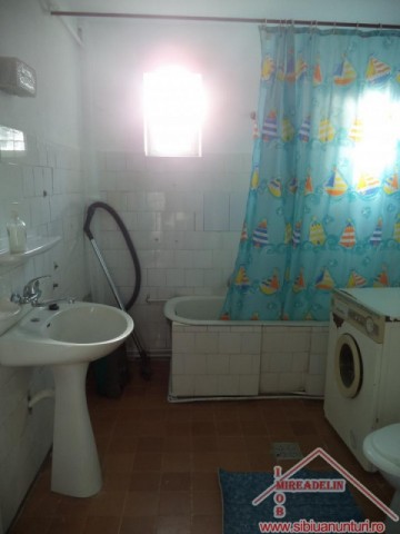 vand-apartament-la-casa-3-camere-zona-parcul-sub-arini-5