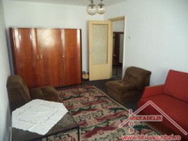 inchiriez-apartament-3-camere-zona-vasilea-aron-1