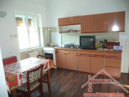 inchiriez-apartament-3-camere-la-casa-zona-centrala-3