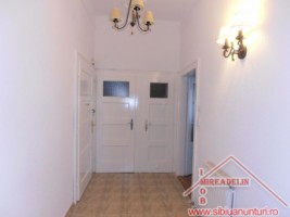 inchiriez-apartament-2-camere-ultracentral-1