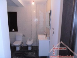 inchiriez-casa-cu-4-camere-calea-cisnadiei-3