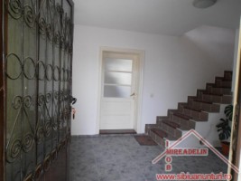 inchiriez-casa-cu-5-camere-zona-lazaret-5