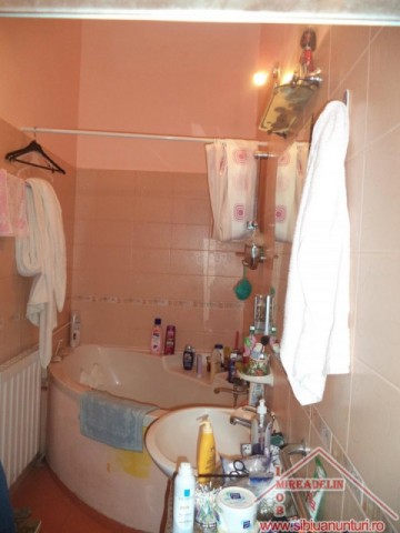 inchiriez-apartament-2-camere-la-casa-zona-centrala-2
